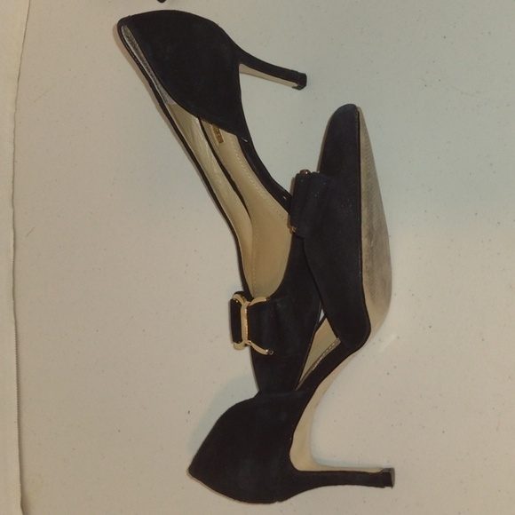 Classy black heel with bow and gold accents 6m bcbgeneration - Picture 3 of 11
